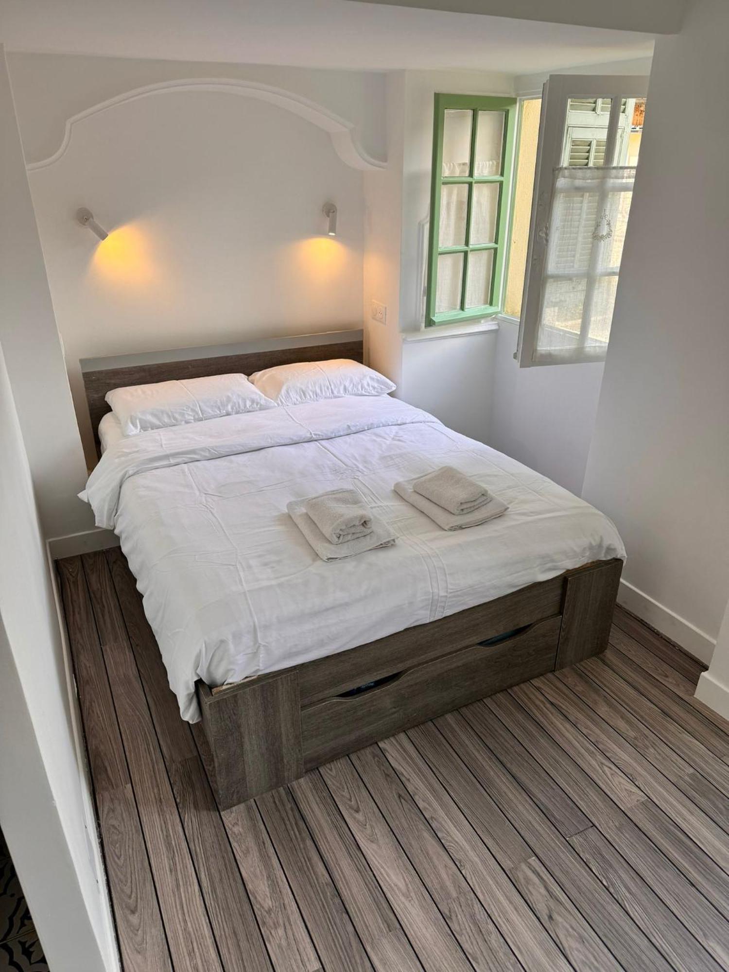 Appartement Carre D'or: Very Calm Cozy 2br, With Wi-fi *
