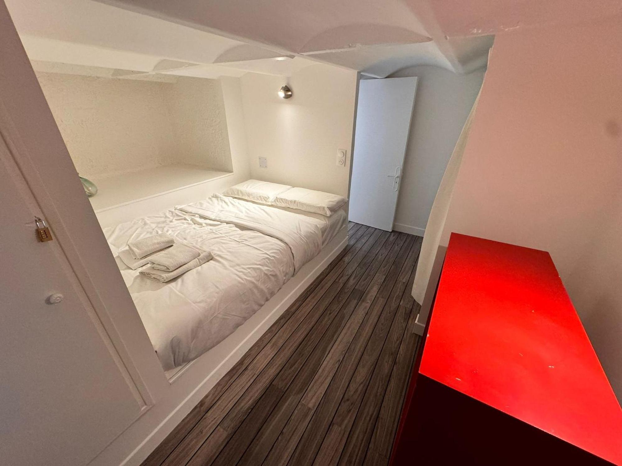 Appartement Carre D'or: Very Calm Cozy 2br, With Wi-fi