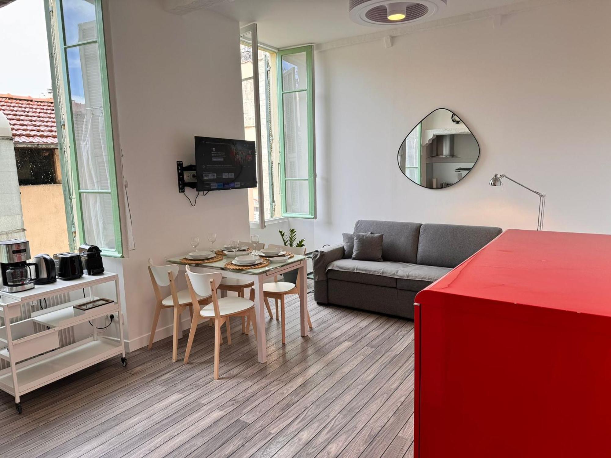 Appartement Carre D'or: Very Calm Cozy 2br, With Wi-fi